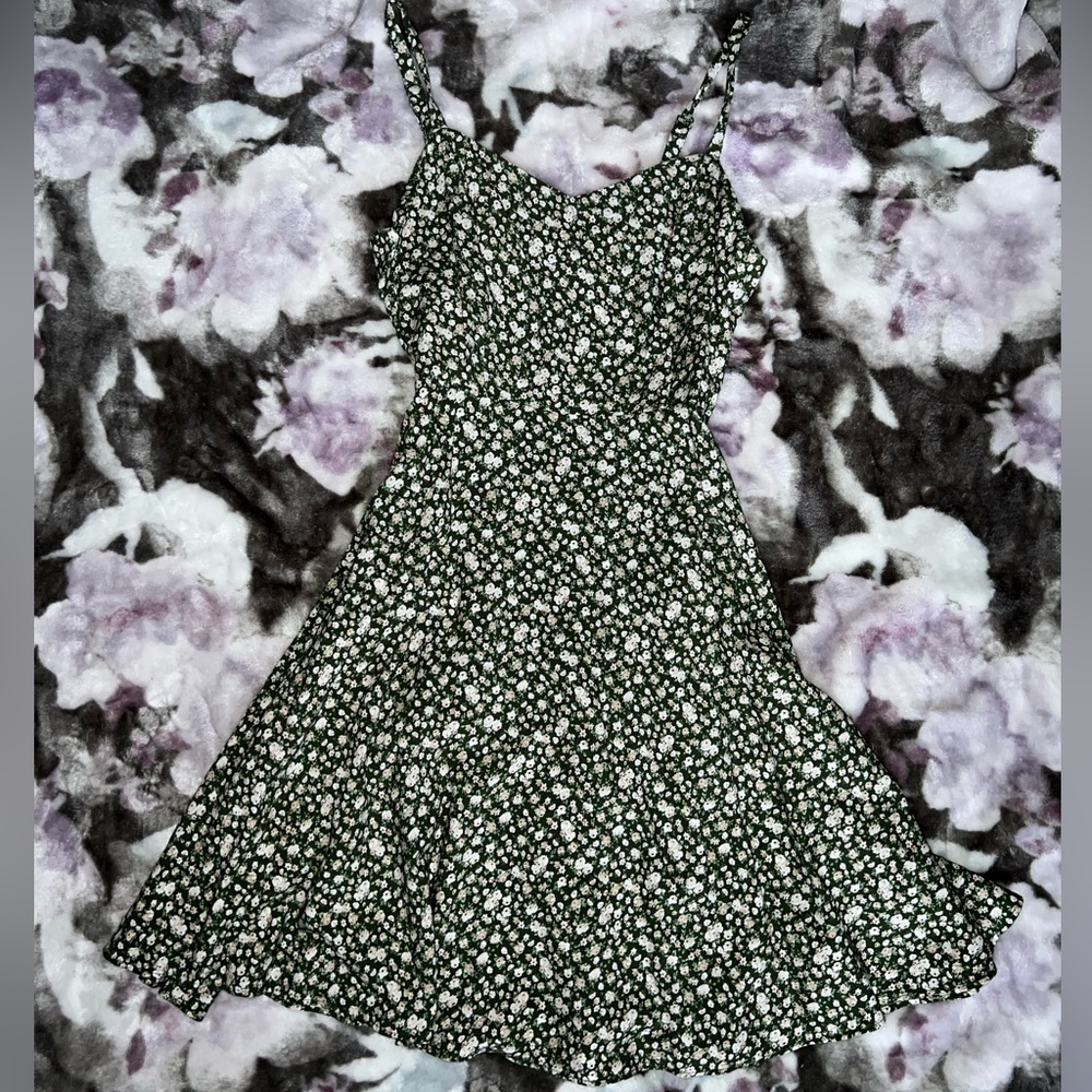 small women’s/junior dark green and white flower ditsy dress